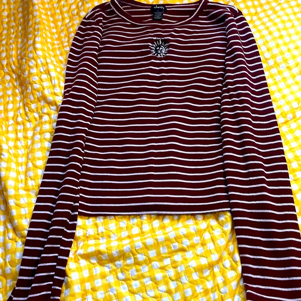 Red white sun shirt size L